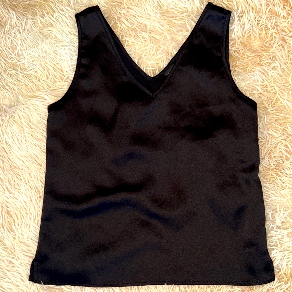 Tahari Satiny Black V-Neck Sleeveless Top - M